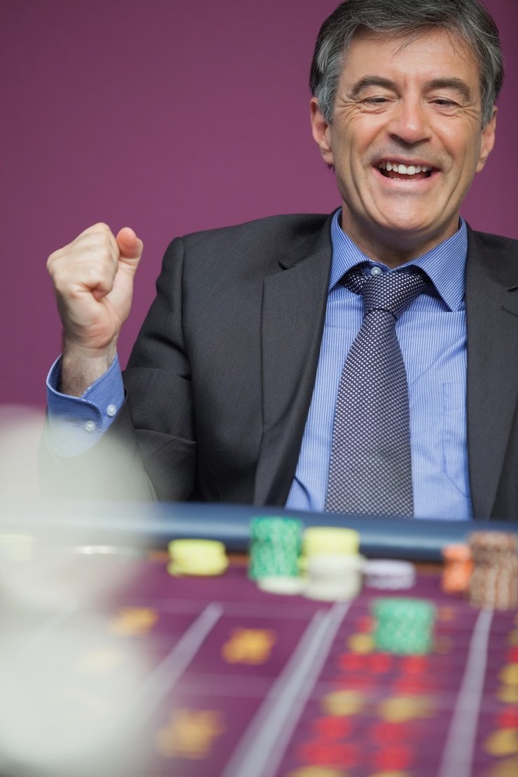 Sakong live table with multiple players and dealer
